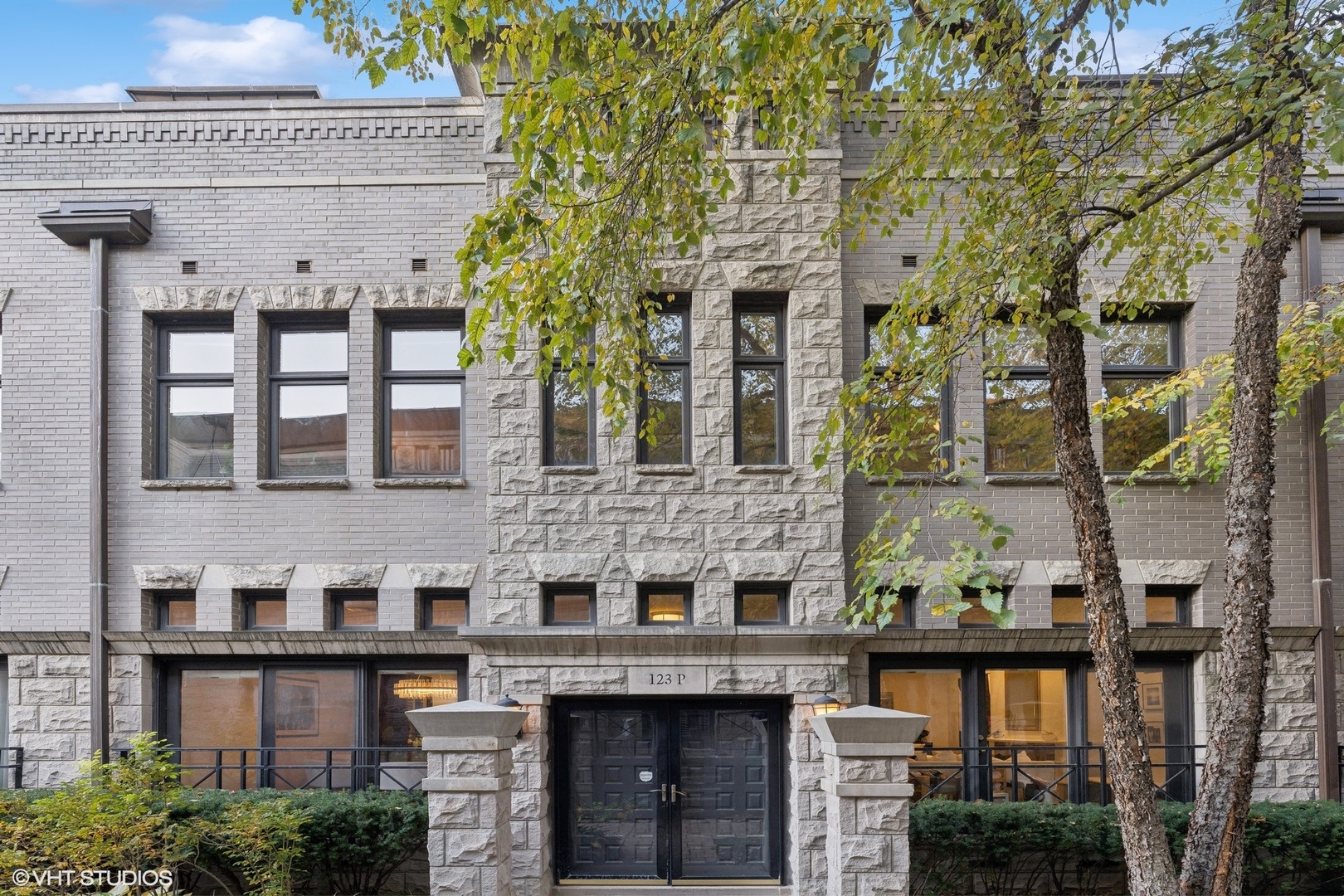 123 W Oak Street Unit: P