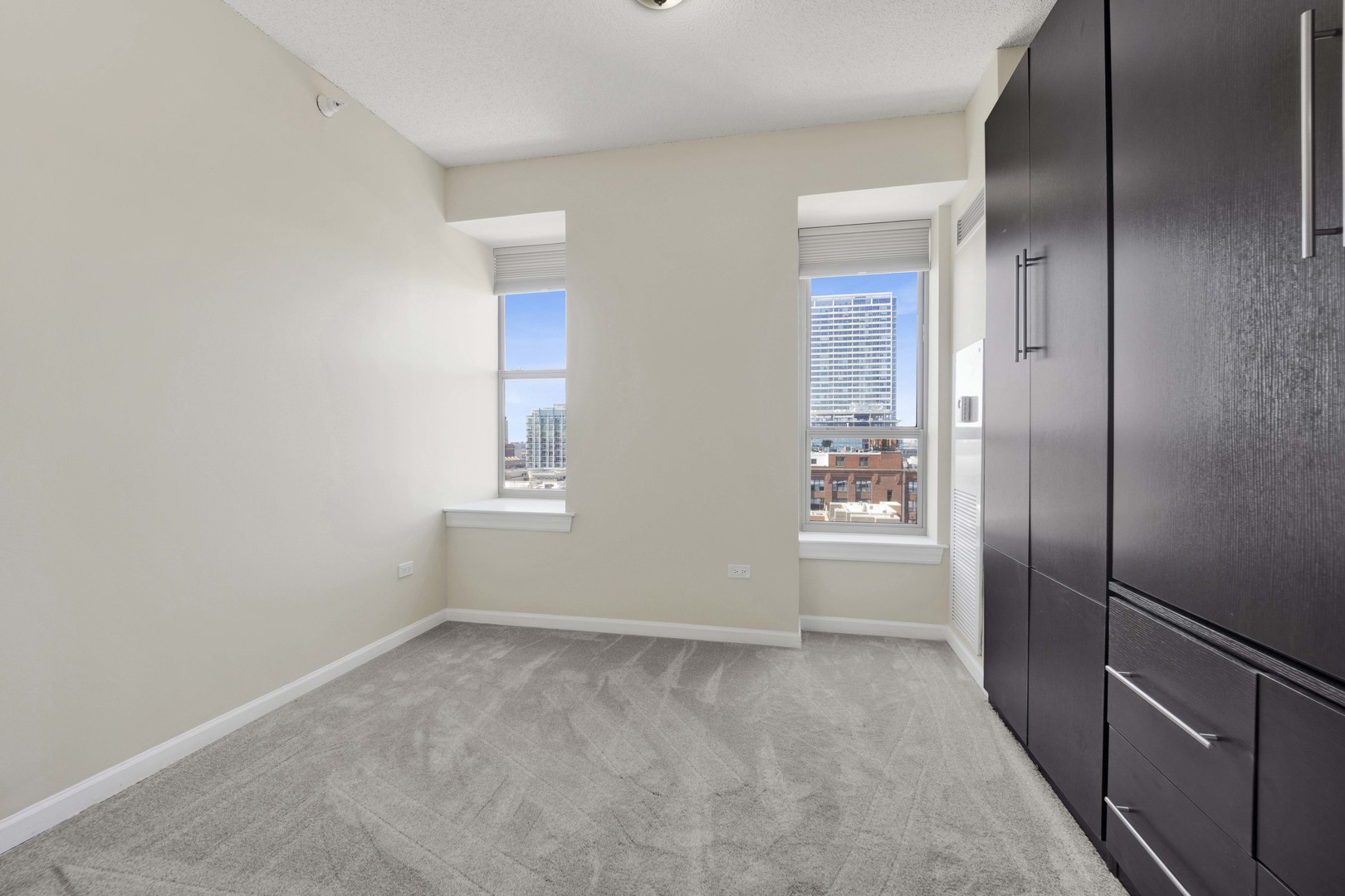 1717 S Prairie Avenue Unit: 905
