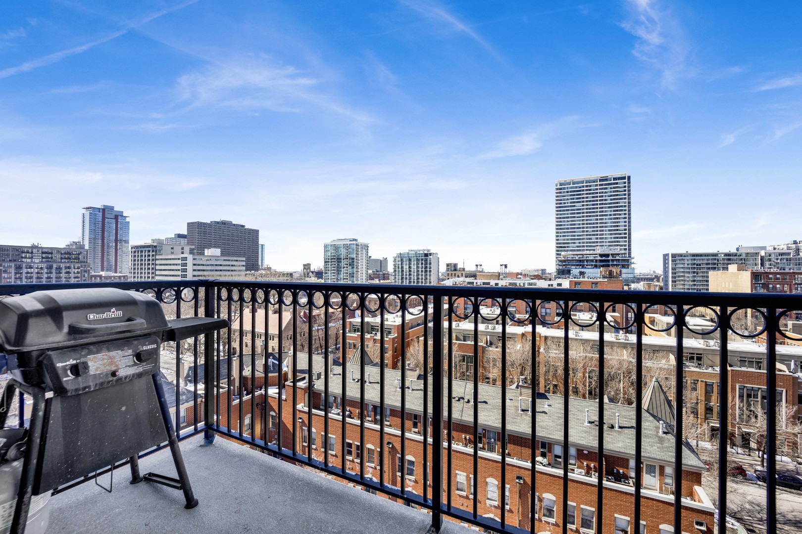 1717 S Prairie Avenue Unit: 905