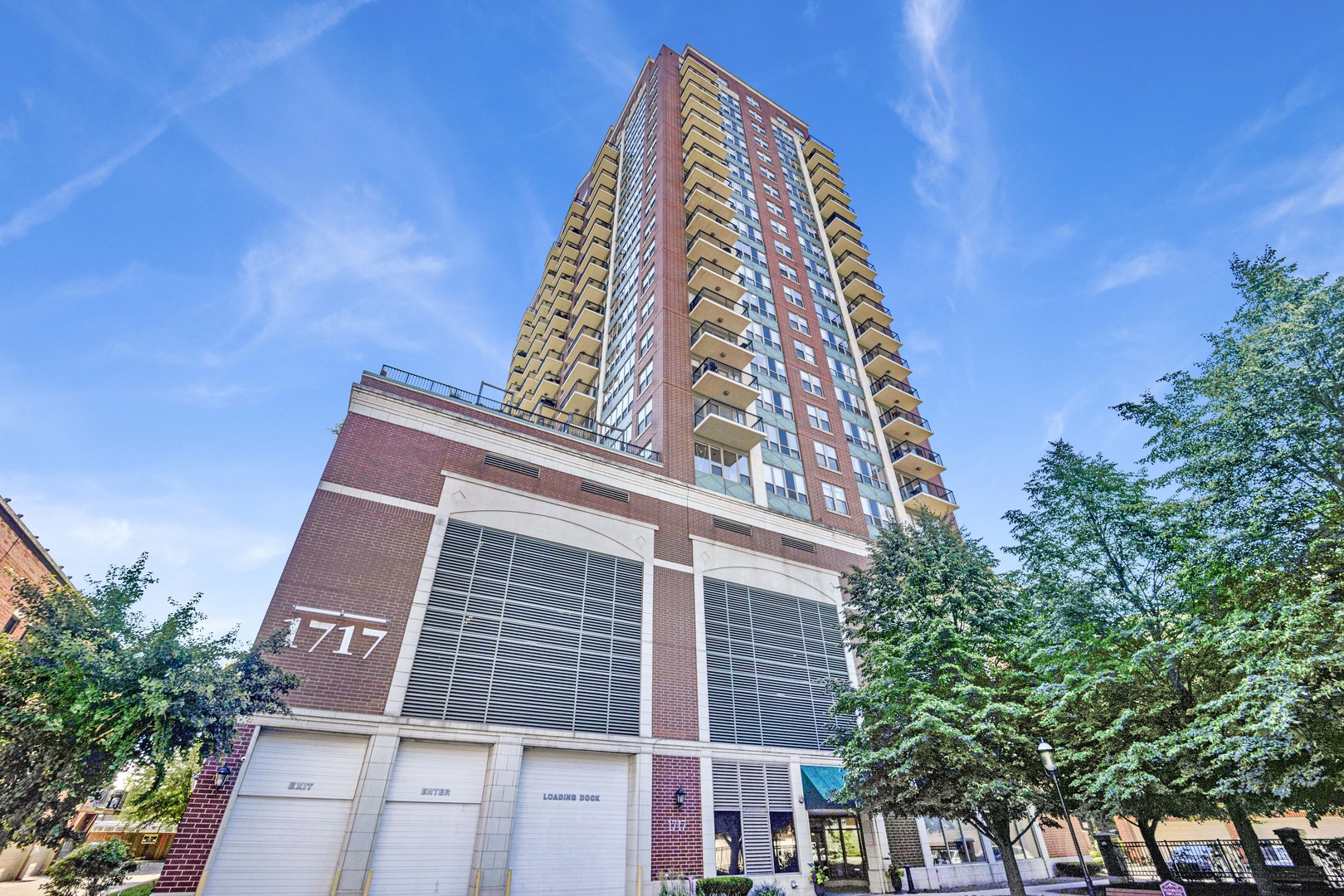 1717 S Prairie Avenue Unit: 905