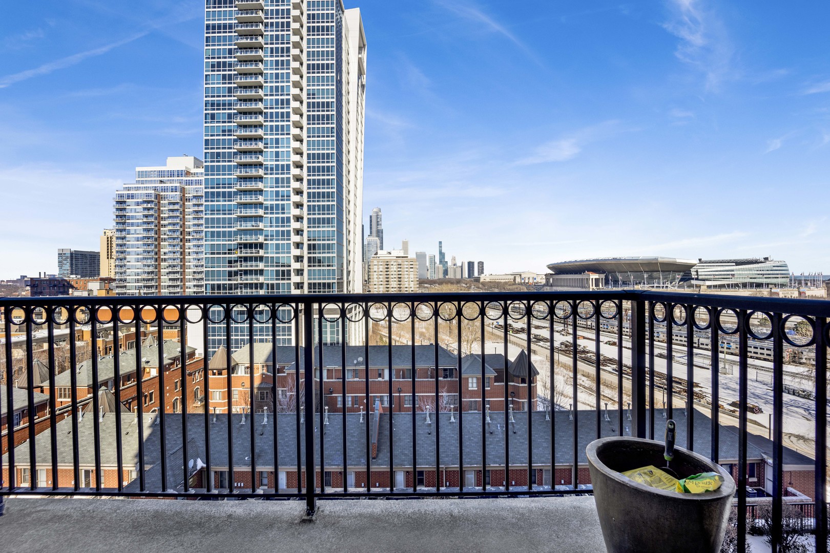 1717 S Prairie Avenue Unit: 905