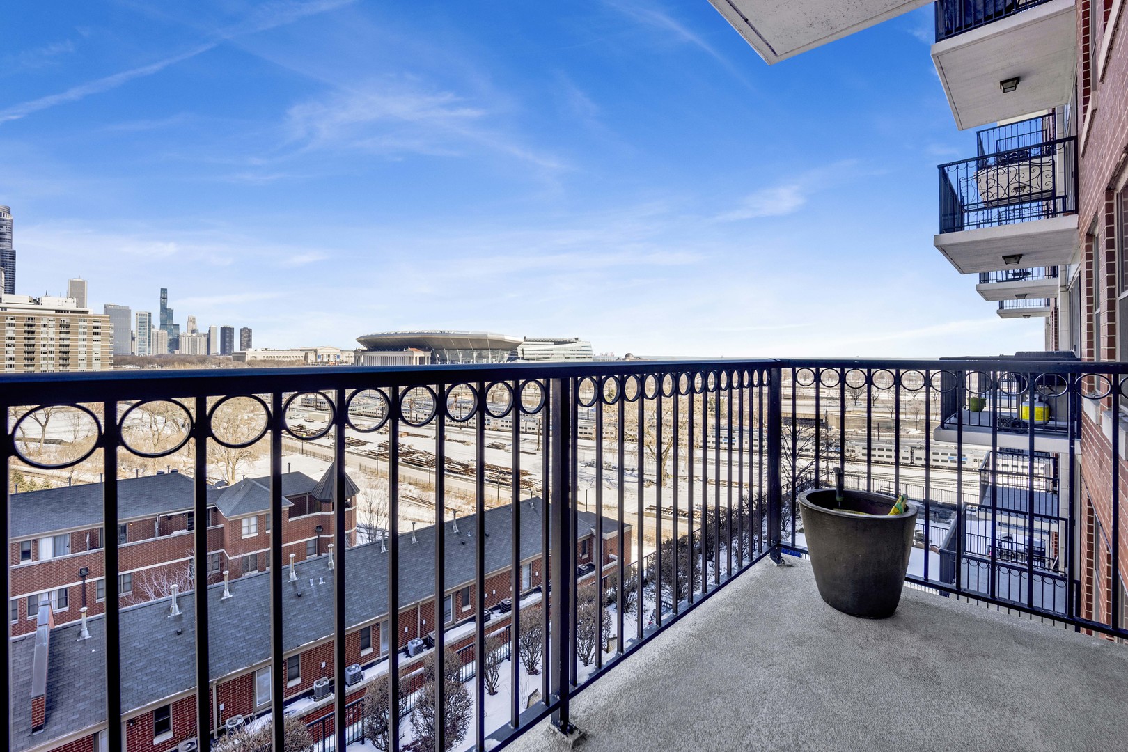 1717 S Prairie Avenue Unit: 905