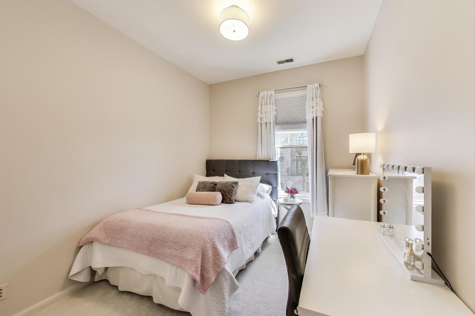 1334 W WEBSTER Avenue Unit: B