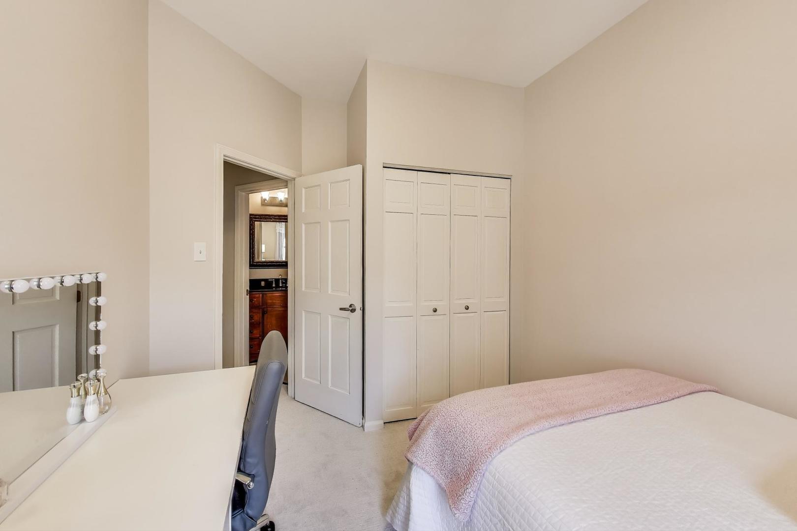 1334 W WEBSTER Avenue Unit: B