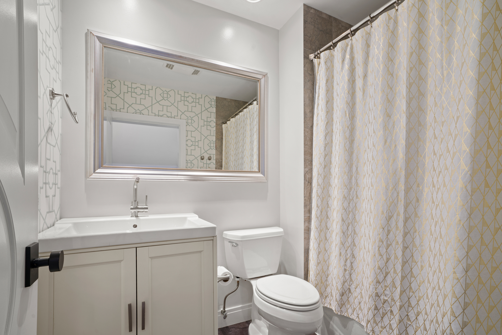 1661 N DAYTON Street Unit: C