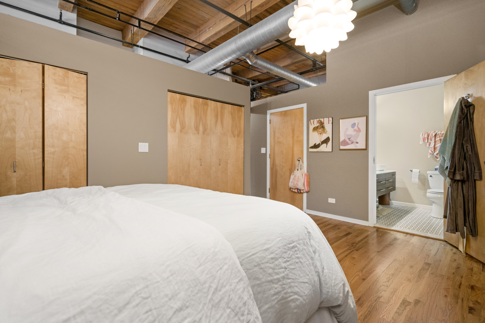 1243 S WABASH Avenue Unit: 404