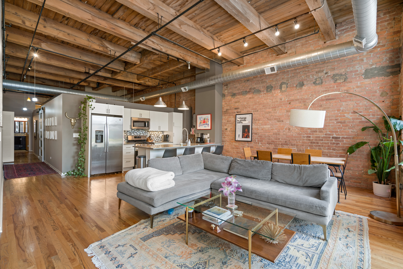 1243 S WABASH Avenue Unit: 404