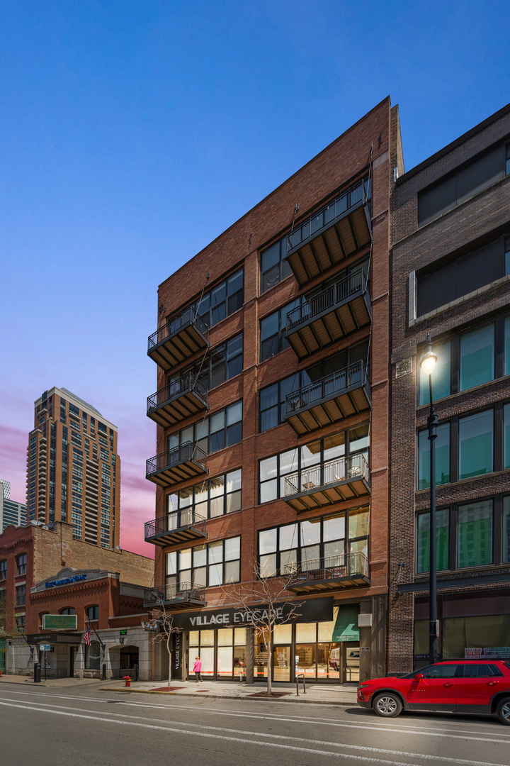 1243 S WABASH Avenue Unit: 404
