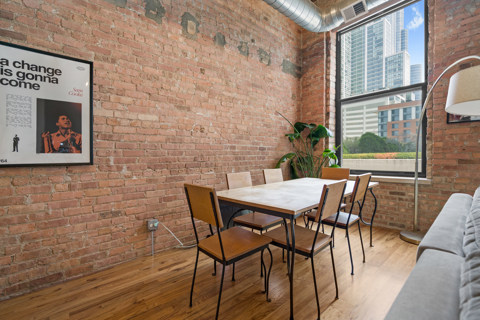 1243 S WABASH Avenue Unit: 404