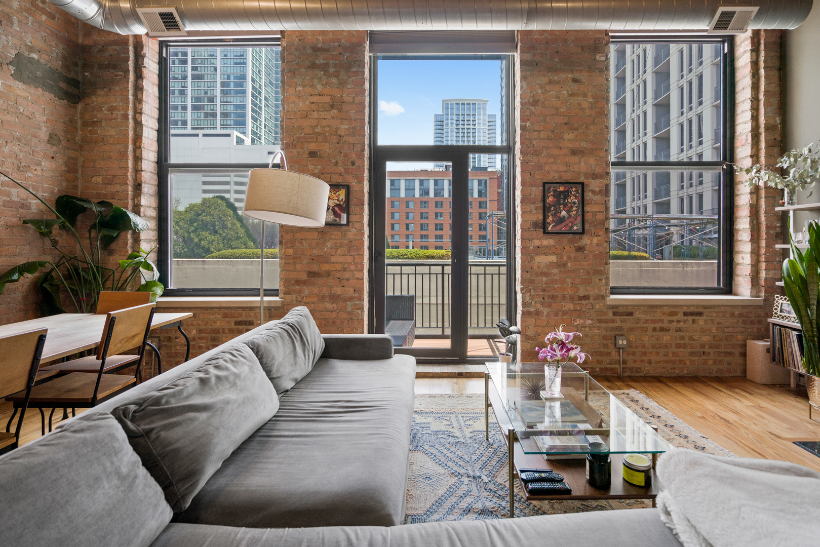 1243 S WABASH Avenue Unit: 404