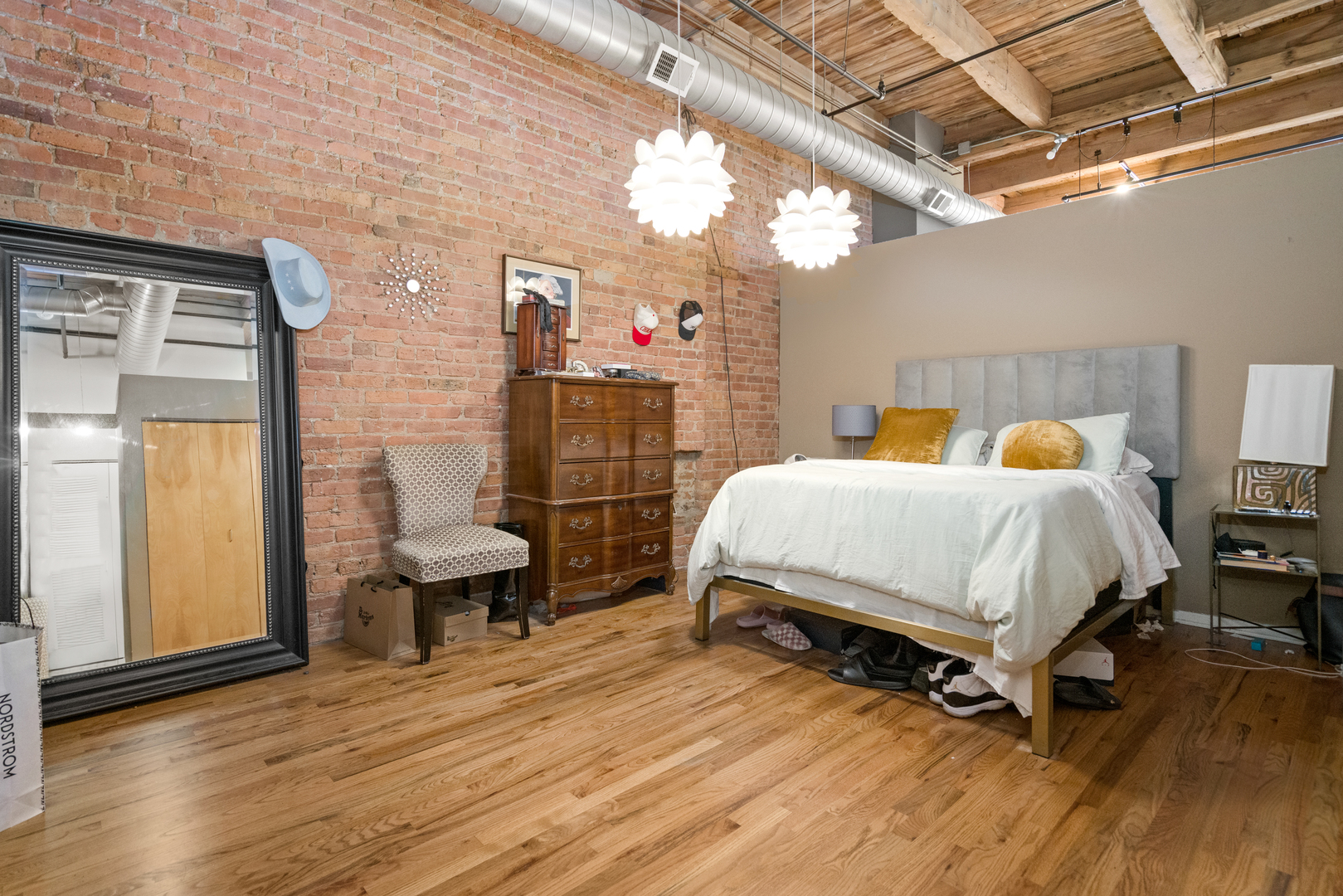 1243 S WABASH Avenue Unit: 404