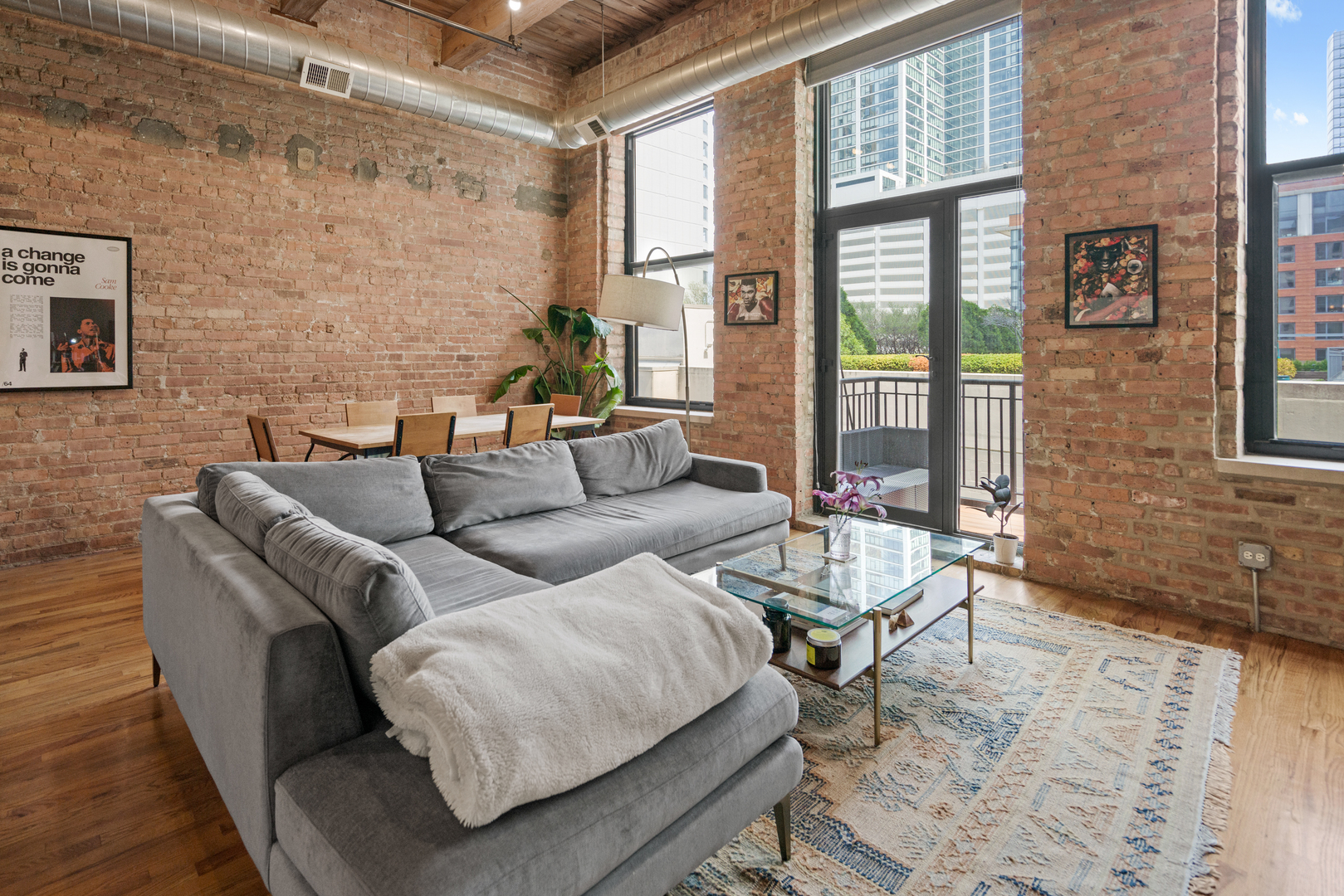 1243 S WABASH Avenue Unit: 404