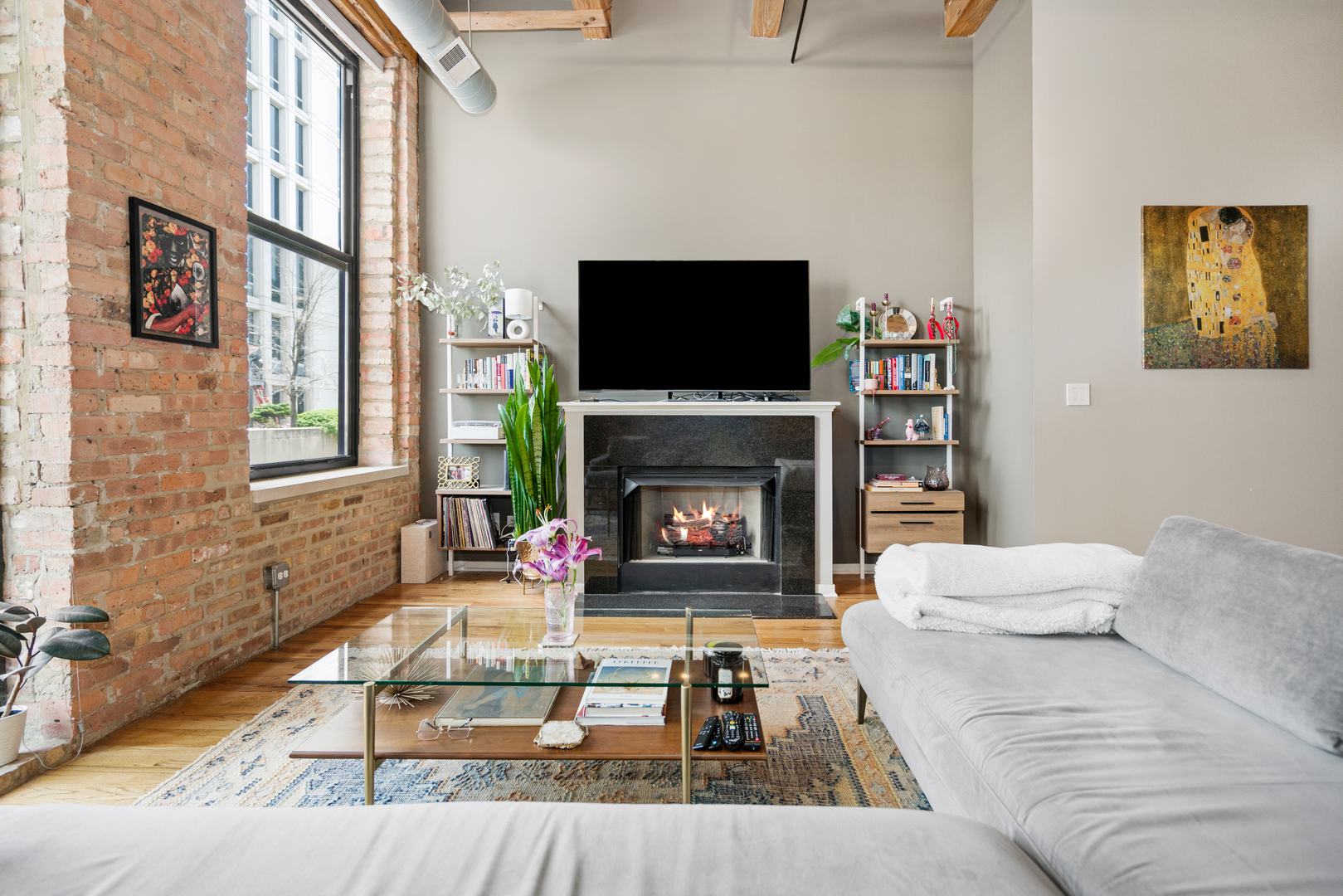 1243 S WABASH Avenue Unit: 404