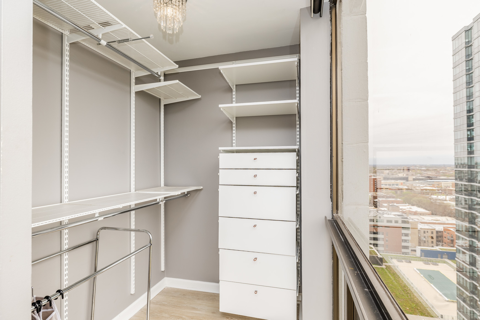 4343 N Clarendon Avenue Unit: 2016