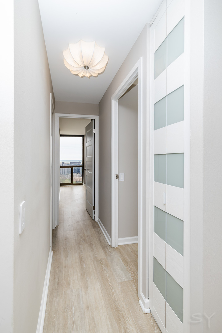 4343 N Clarendon Avenue Unit: 2016