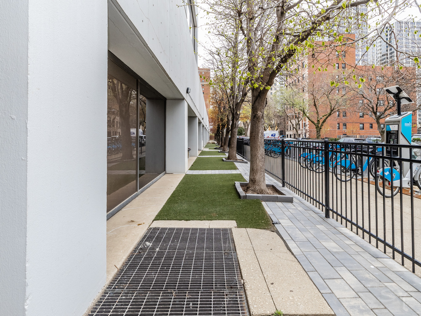 4343 N Clarendon Avenue Unit: 2016