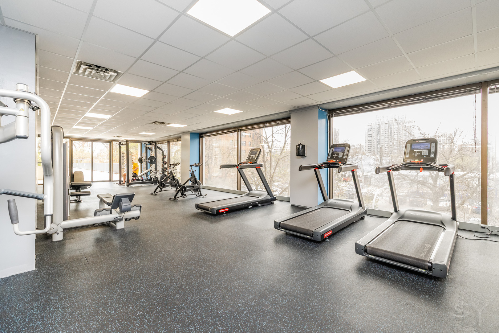 4343 N Clarendon Avenue Unit: 2016