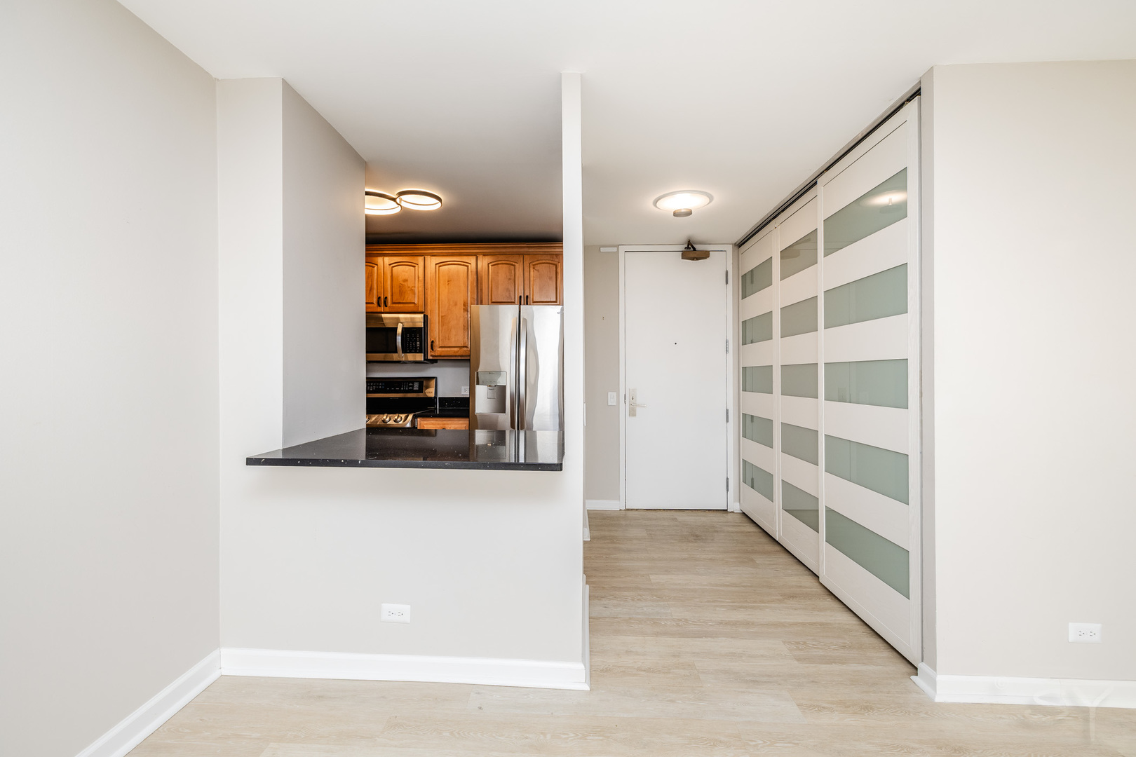 4343 N Clarendon Avenue Unit: 2016