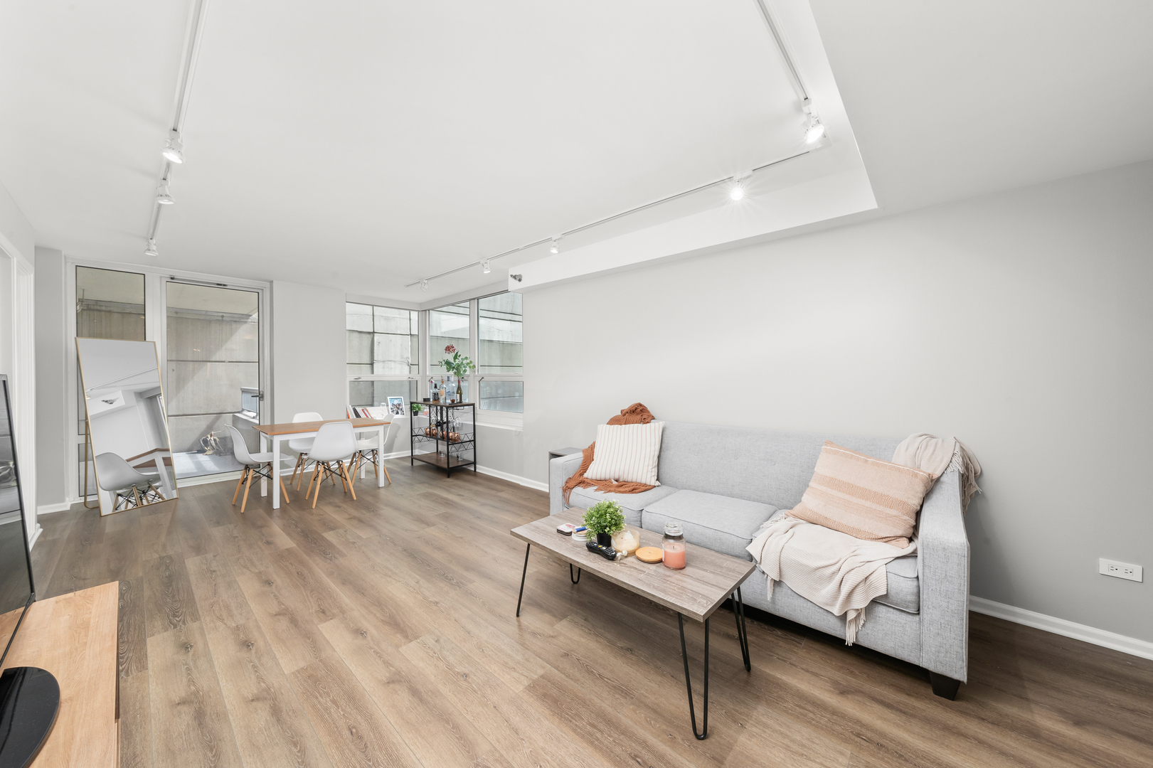 345 N La Salle Drive Unit: 1205