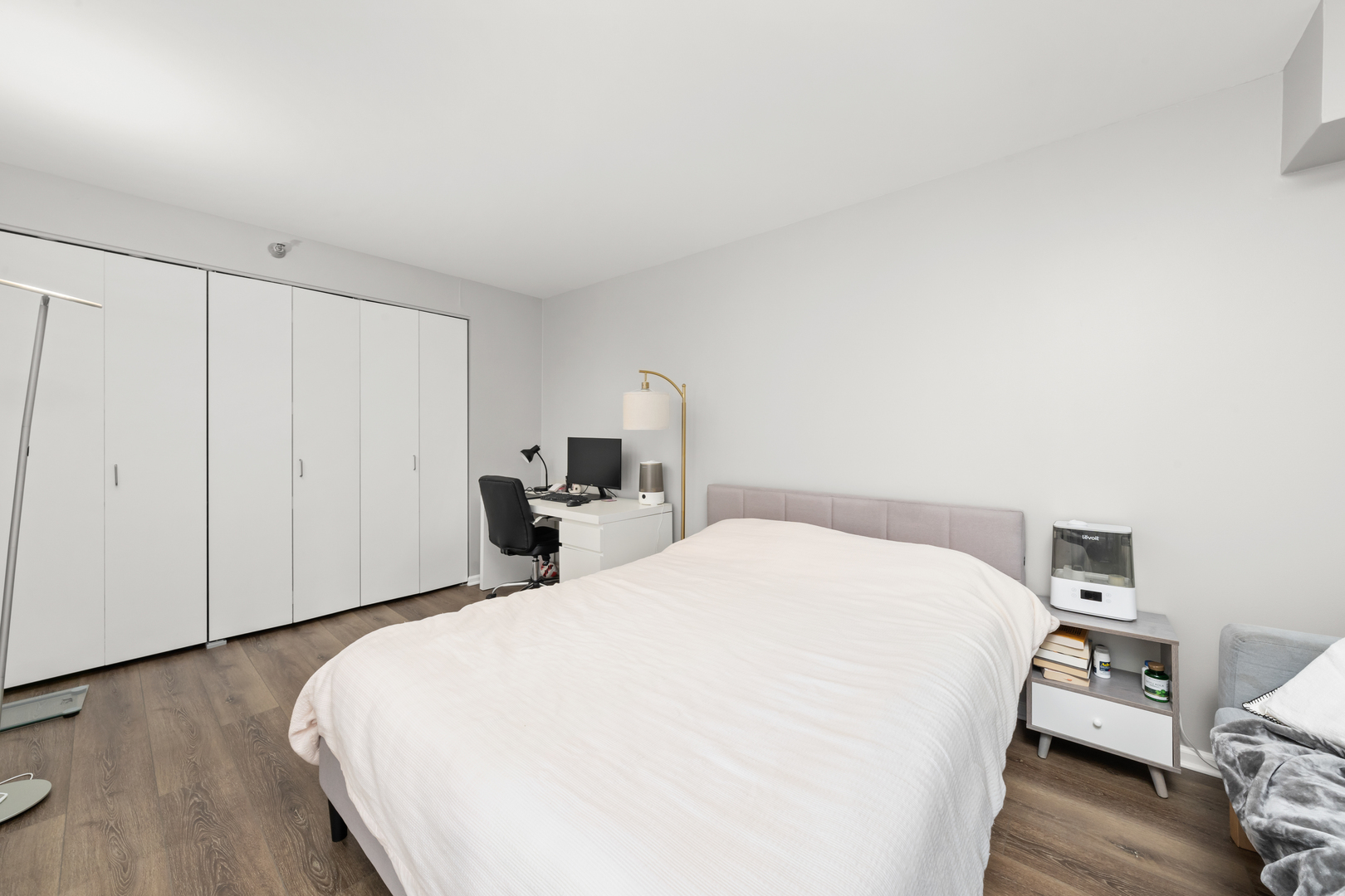 345 N La Salle Drive Unit: 1205