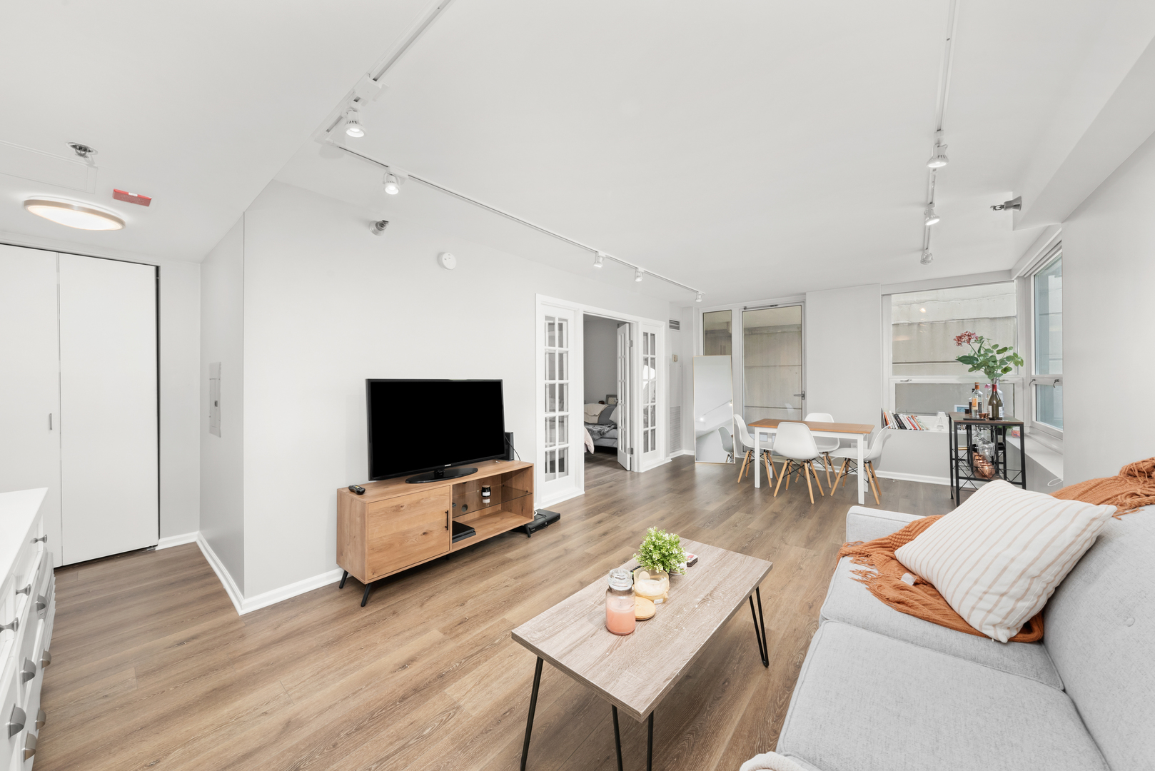 345 N La Salle Drive Unit: 1205