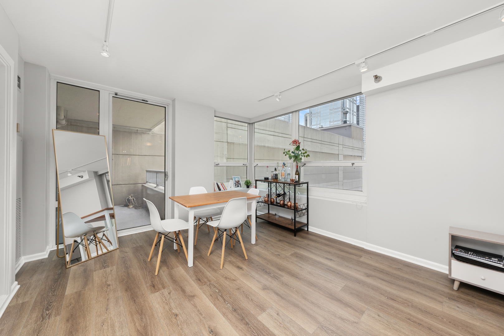 345 N La Salle Drive Unit: 1205