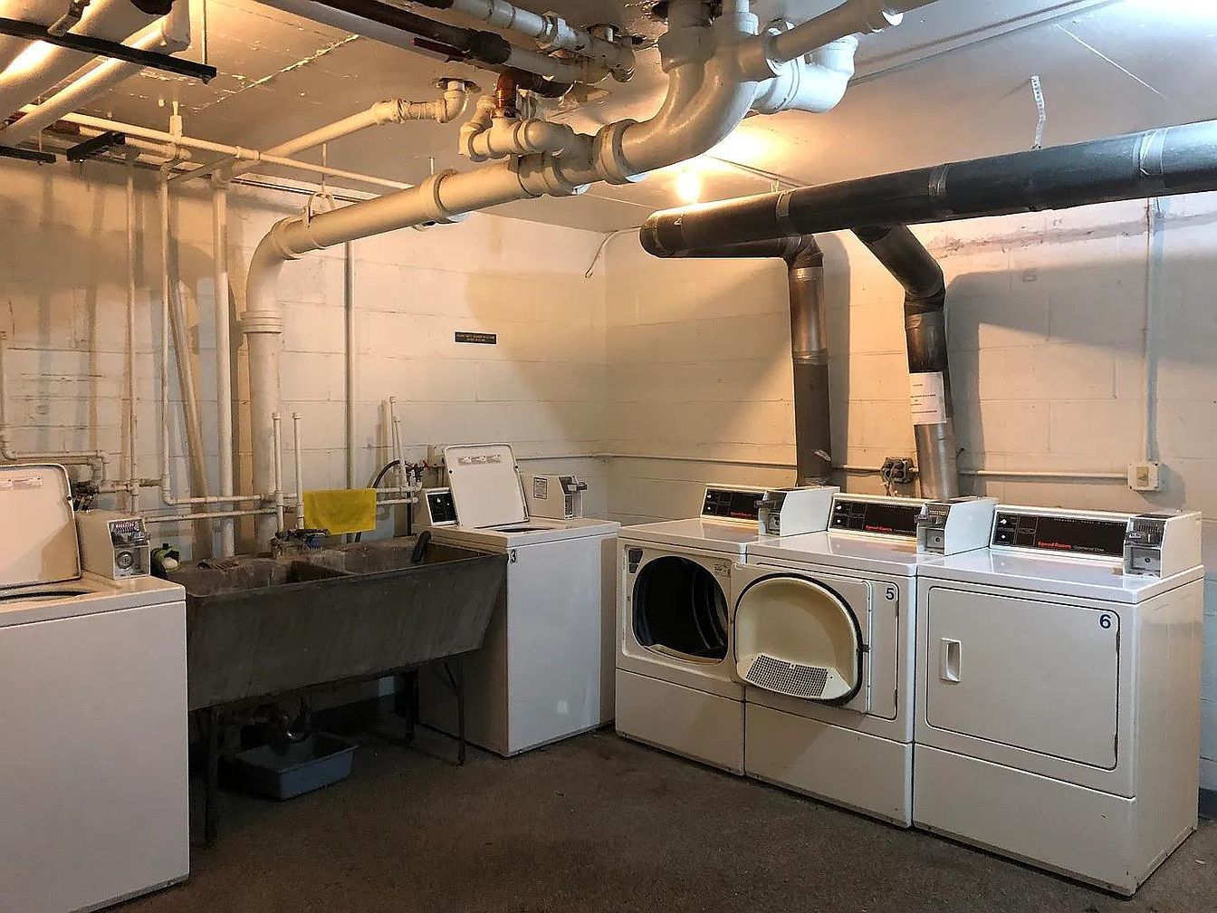 539 W Stratford Place Unit: 302