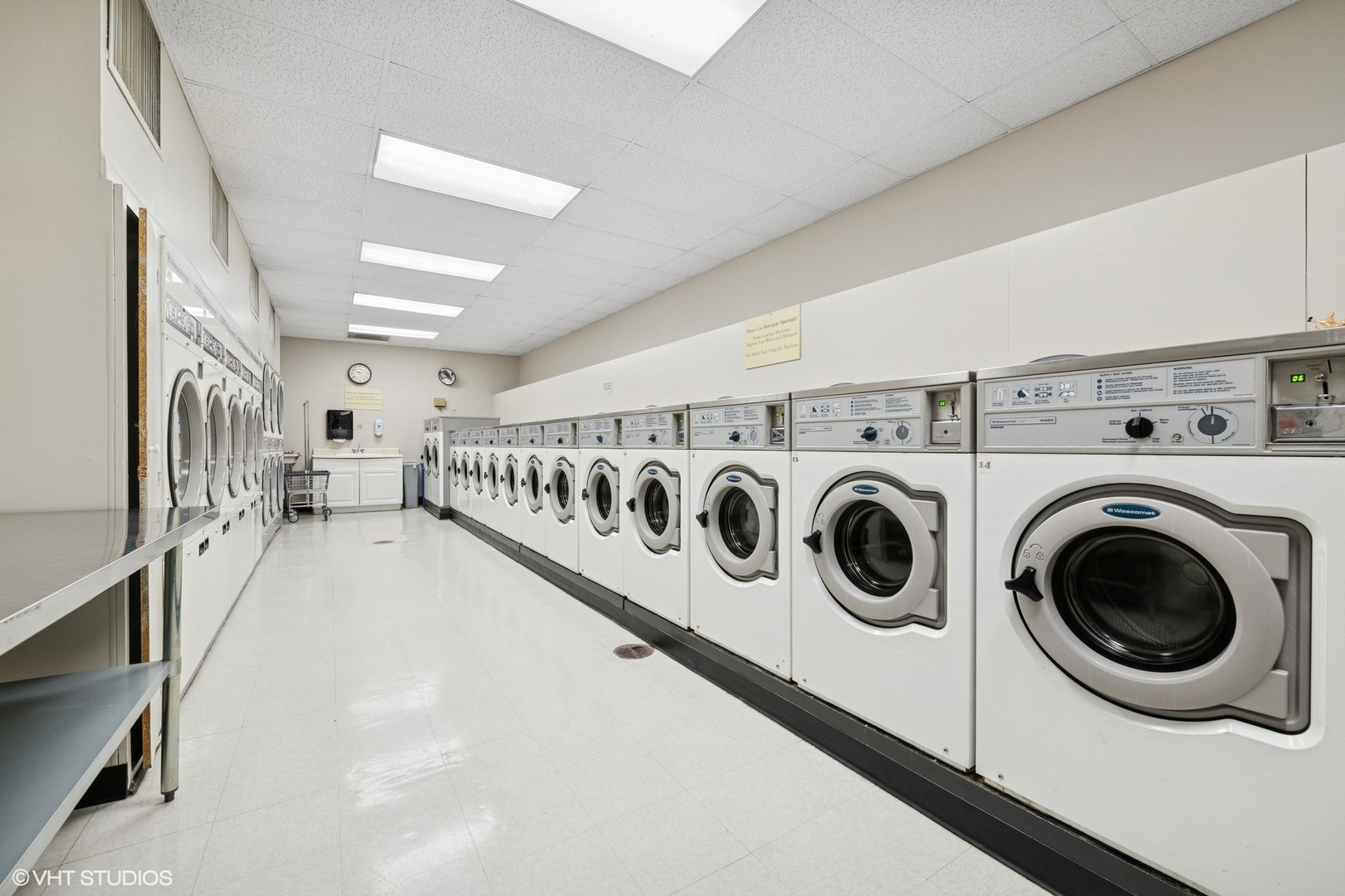 1460 N Sandburg Terrace Unit: 2608A