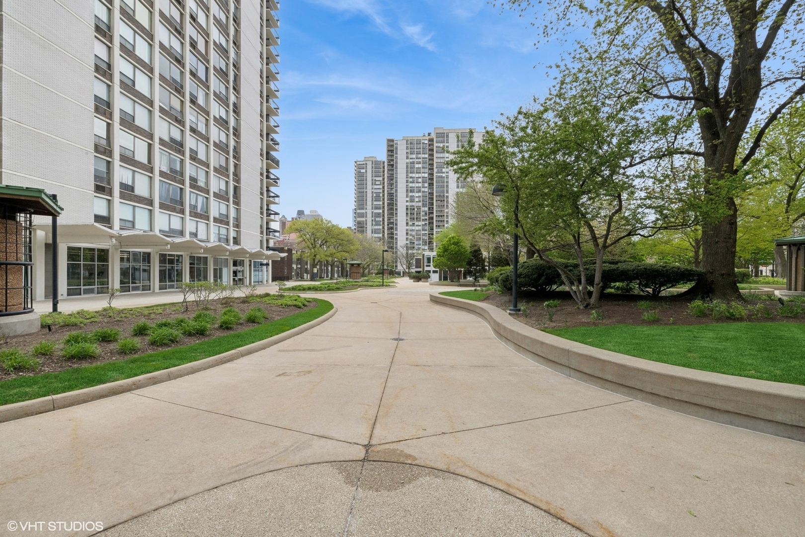 1460 N Sandburg Terrace Unit: 2608A