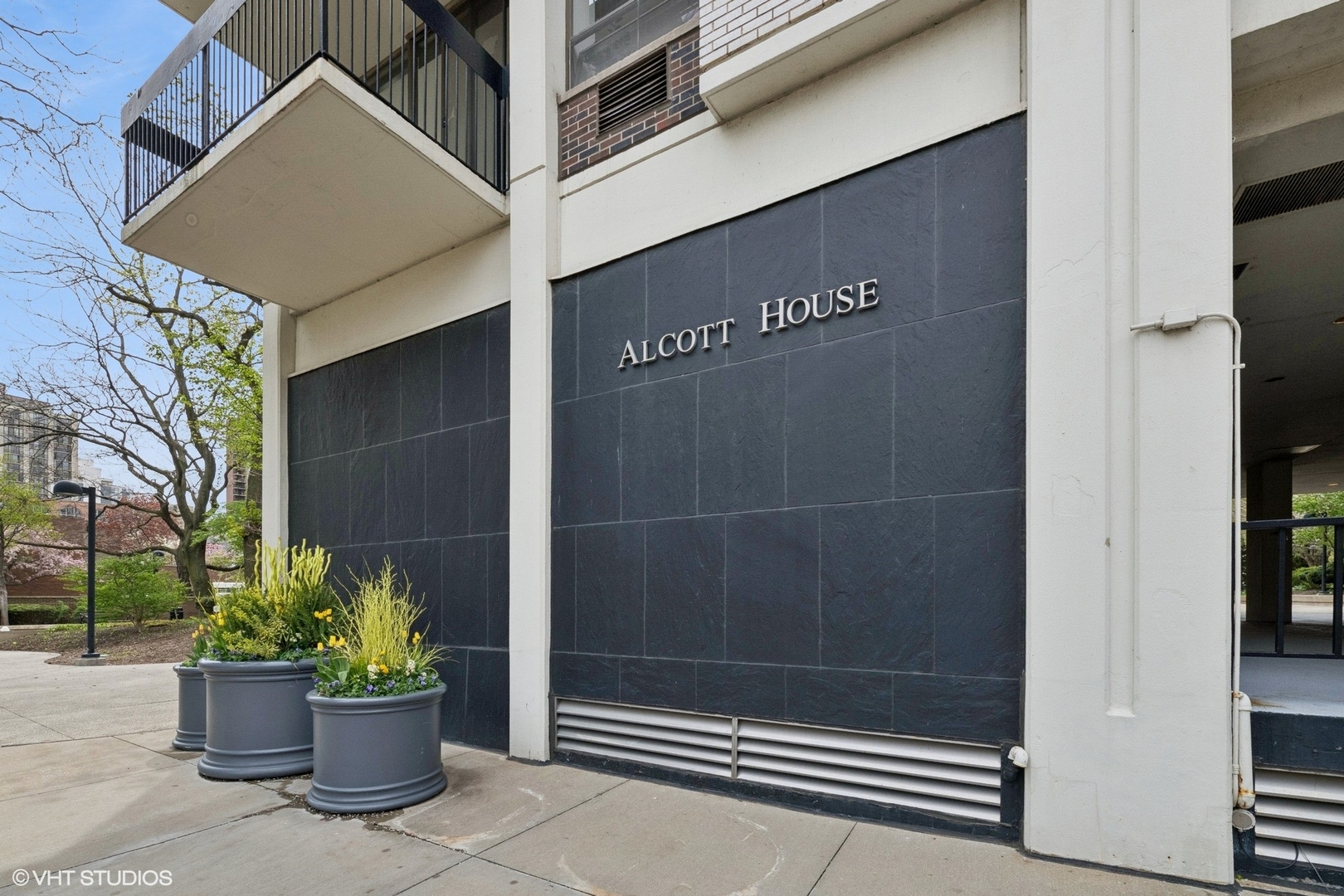 1460 N Sandburg Terrace Unit: 2608A