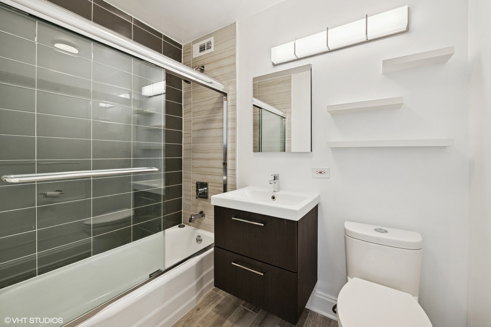 1460 N Sandburg Terrace Unit: 2608A