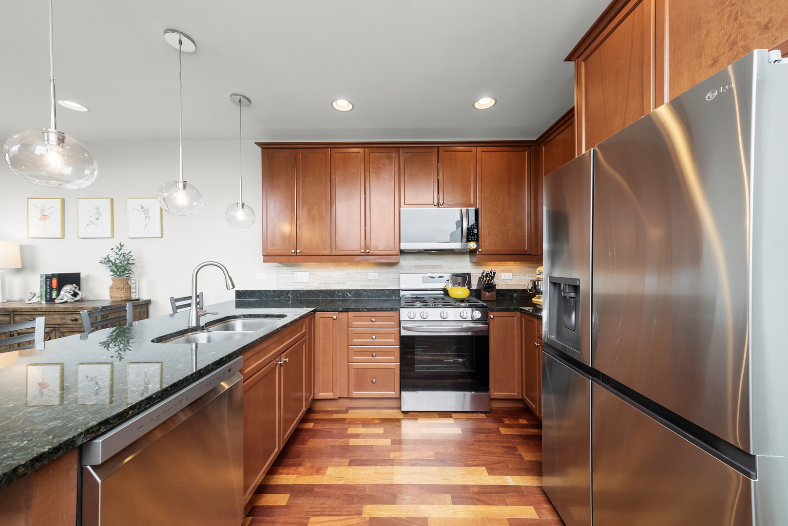 3946 N Ravenswood Avenue Unit: 406