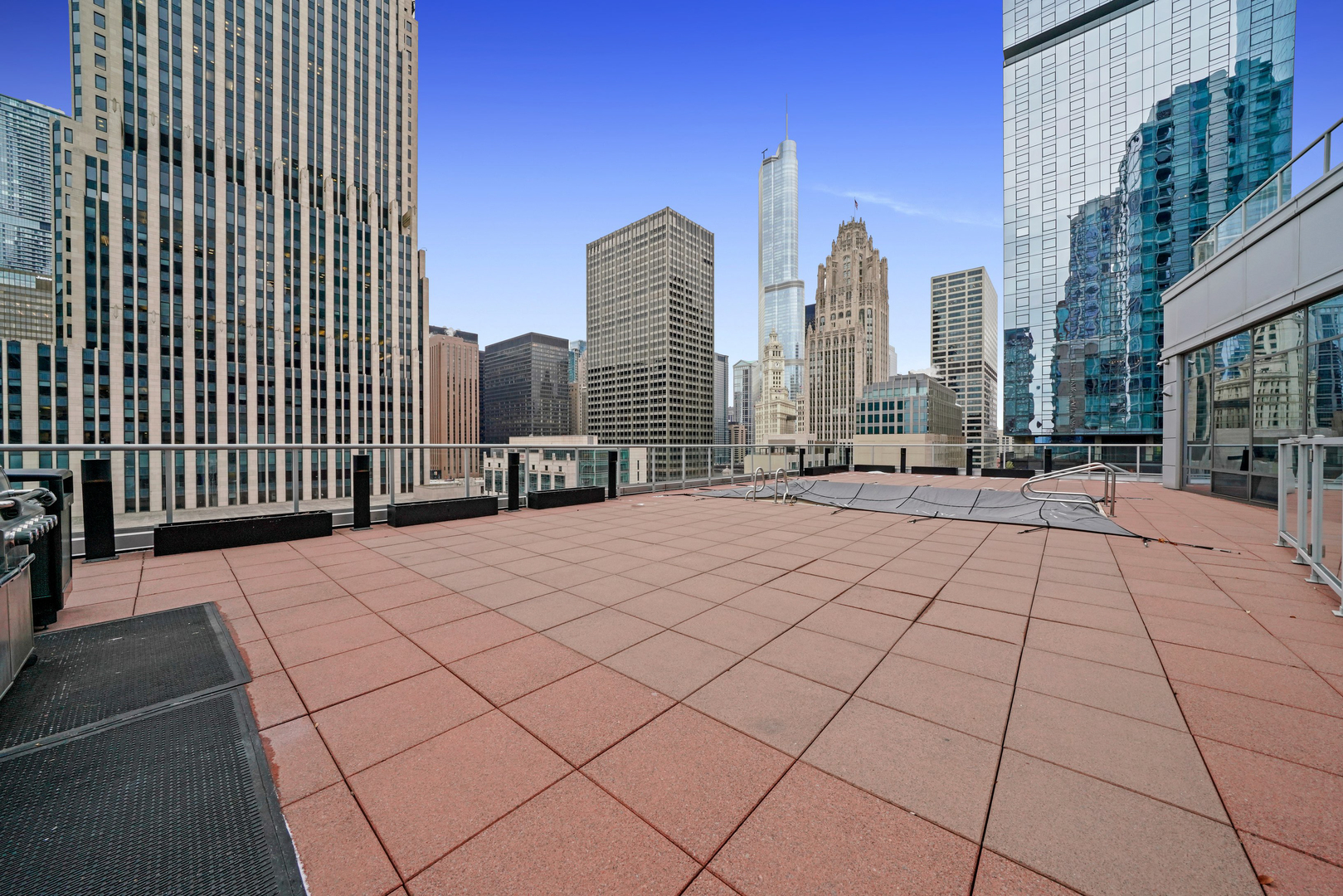 240 E ILLINOIS Street Unit: 307