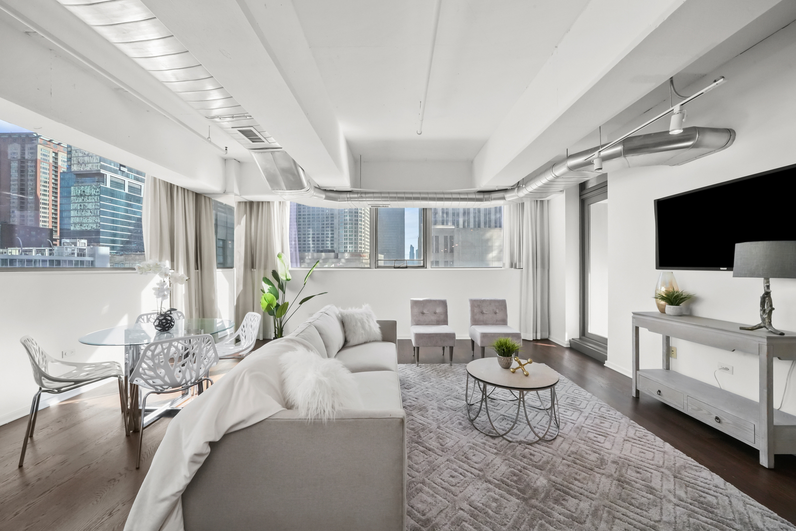 240 E ILLINOIS Street Unit: 307