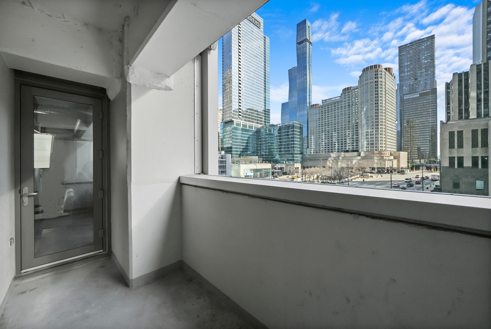 240 E ILLINOIS Street Unit: 307