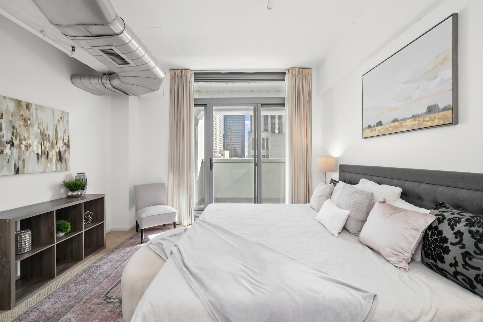 240 E ILLINOIS Street Unit: 307
