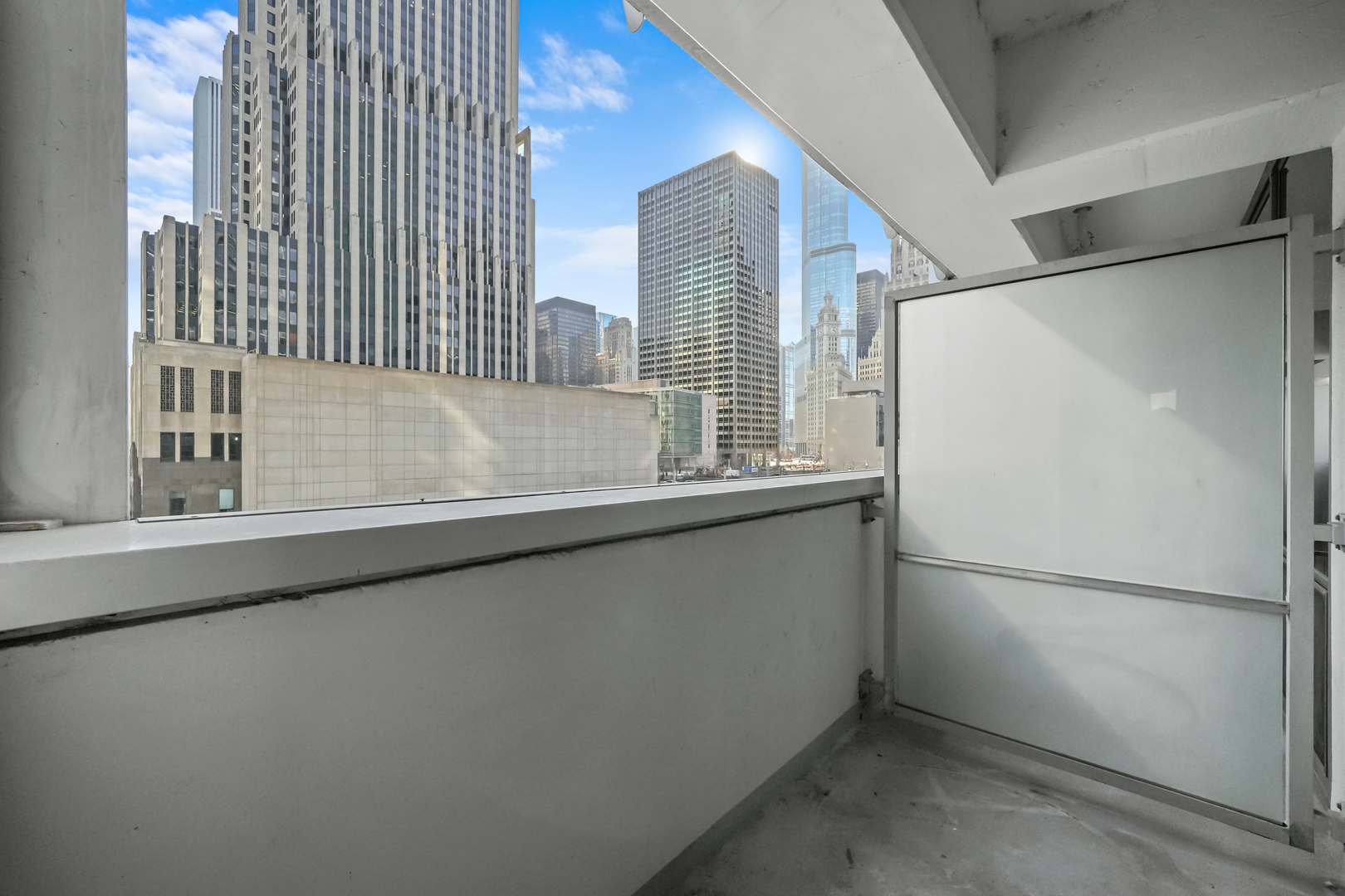 240 E ILLINOIS Street Unit: 307