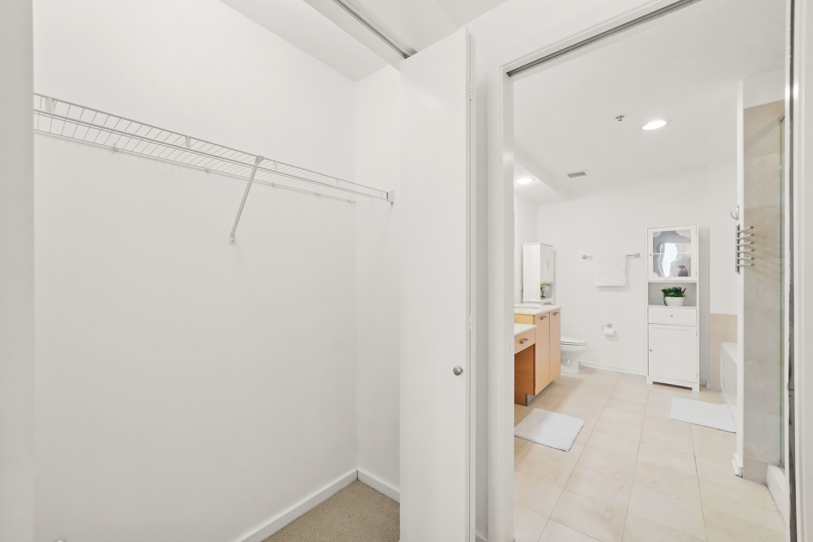 240 E ILLINOIS Street Unit: 307