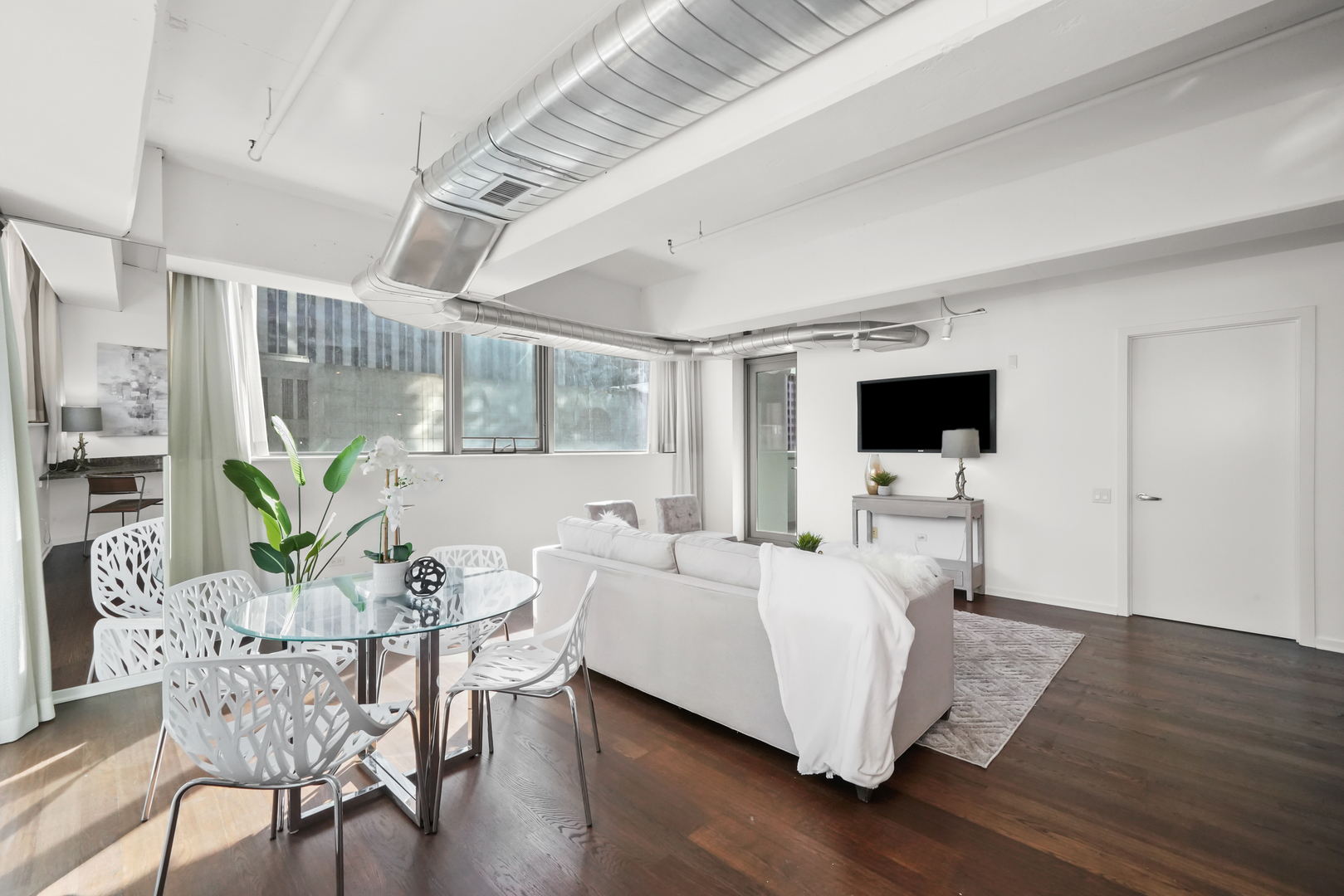 240 E ILLINOIS Street Unit: 307
