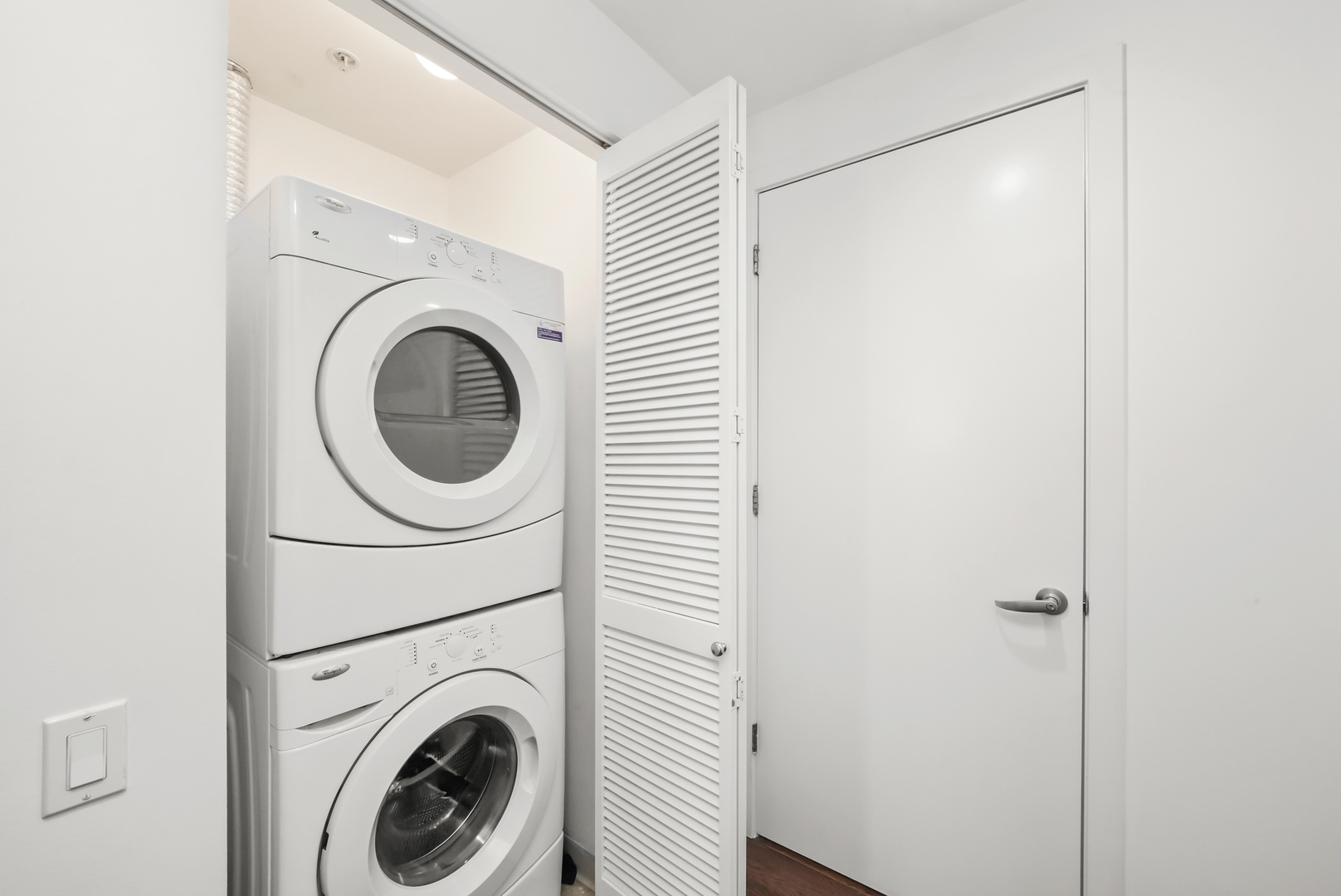 240 E ILLINOIS Street Unit: 307
