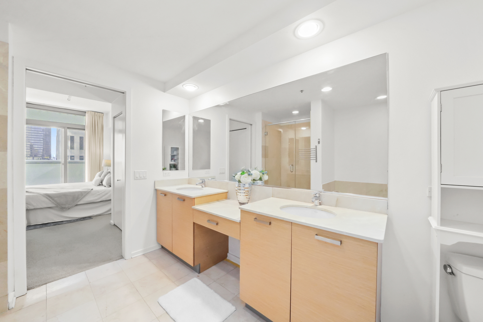 240 E ILLINOIS Street Unit: 307