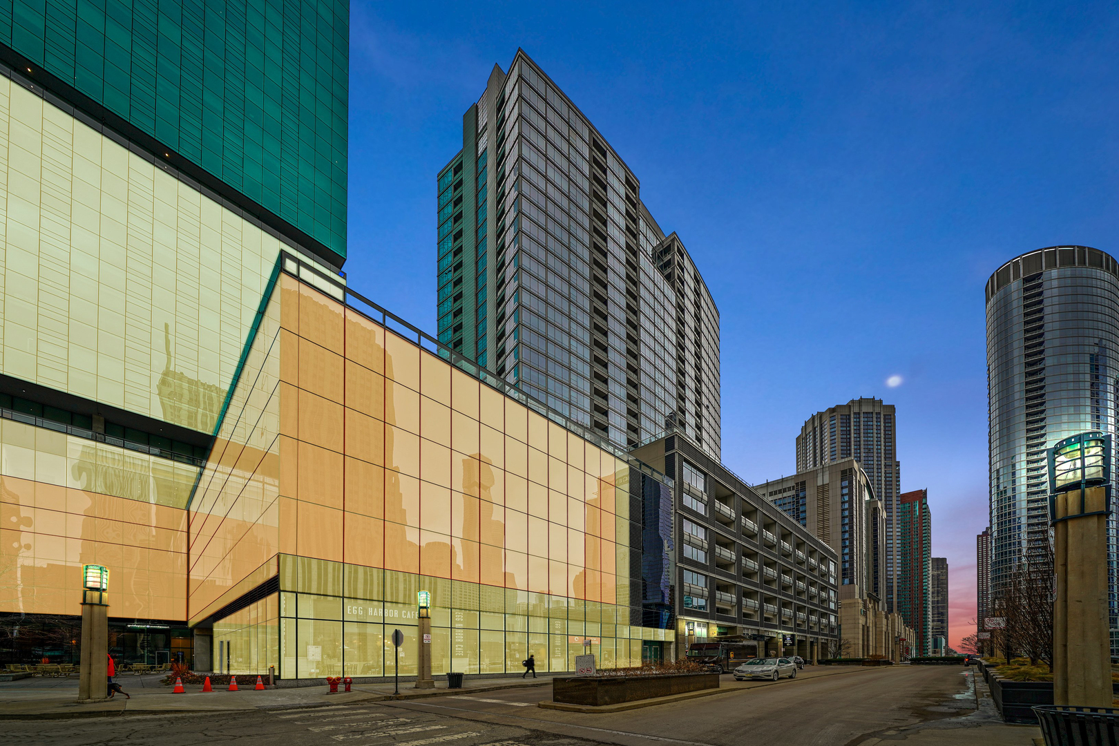 240 E ILLINOIS Street Unit: 307