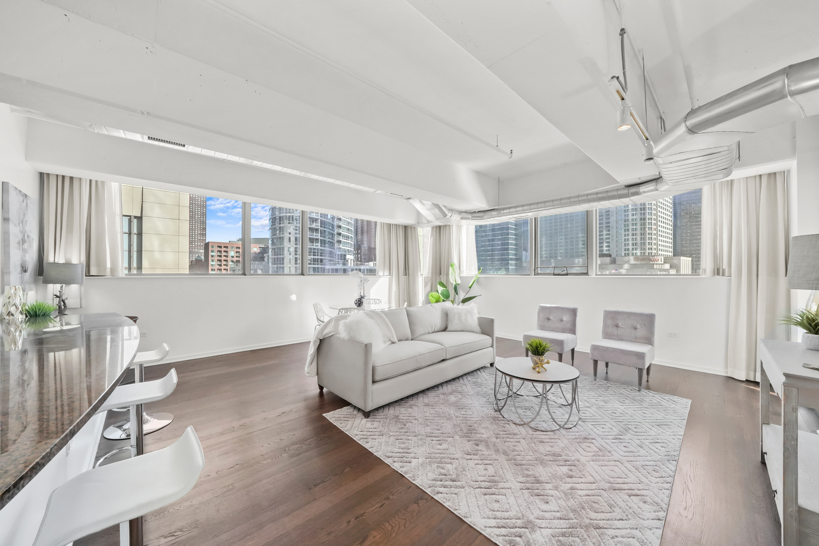 240 E ILLINOIS Street Unit: 307