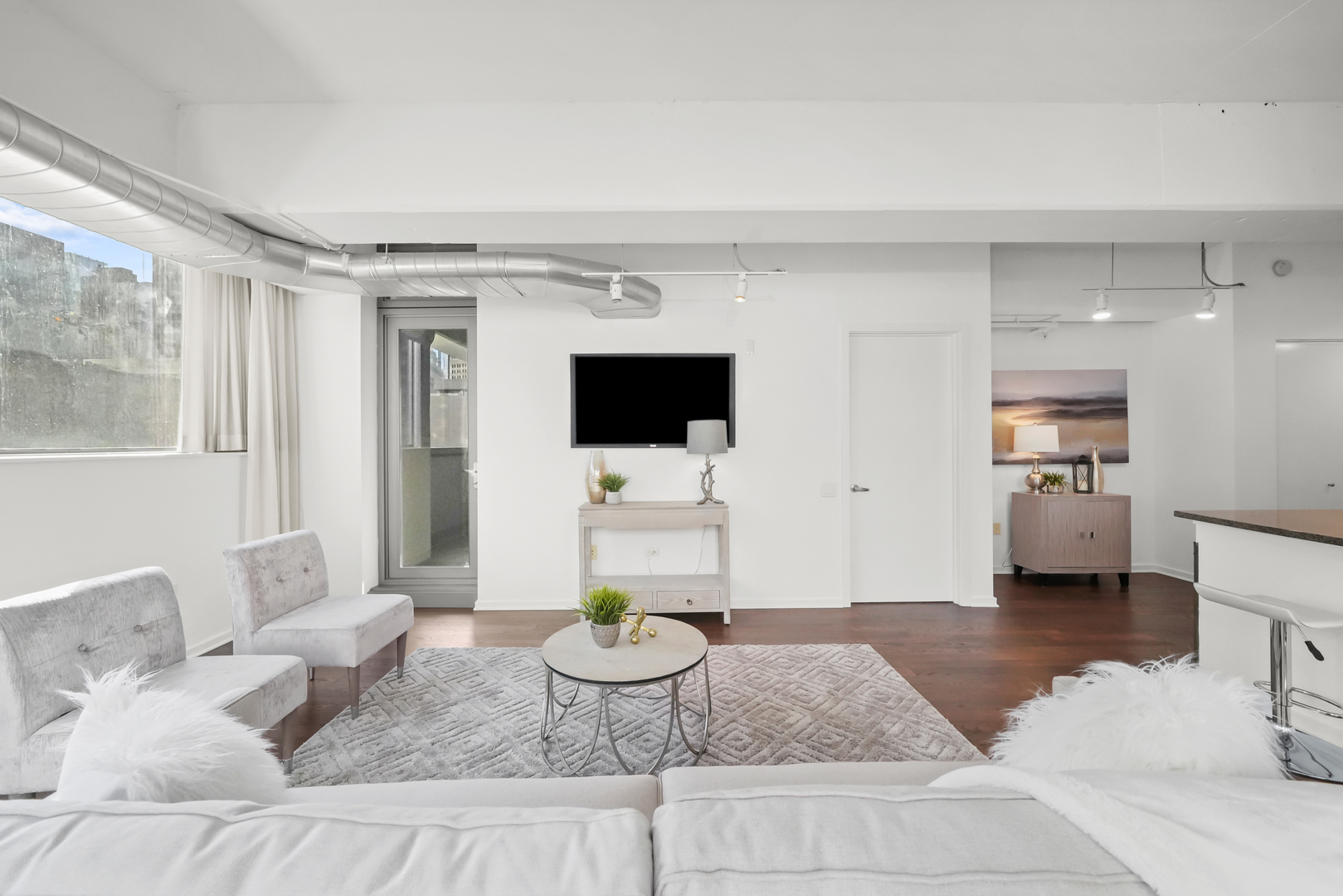 240 E ILLINOIS Street Unit: 307