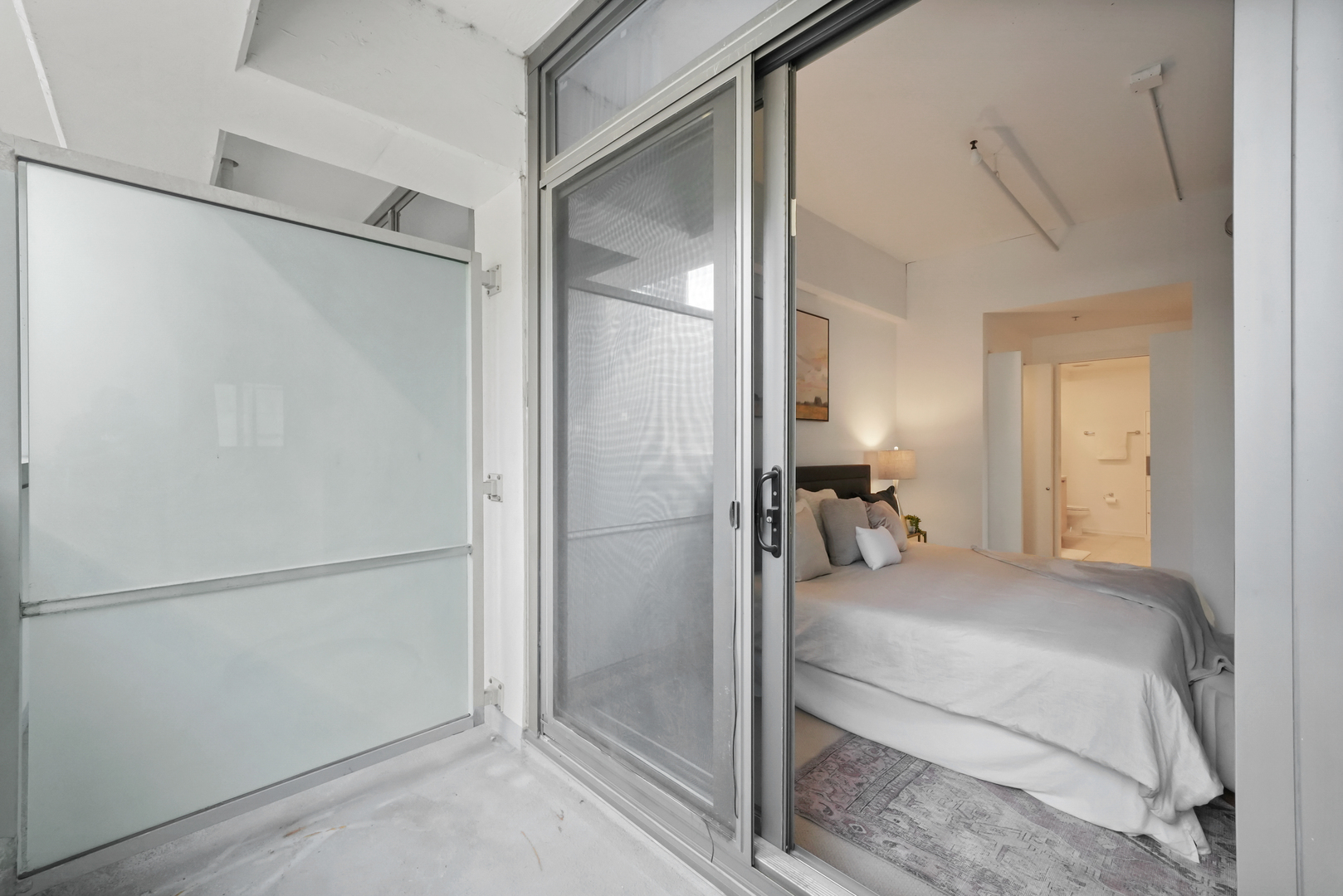 240 E ILLINOIS Street Unit: 307
