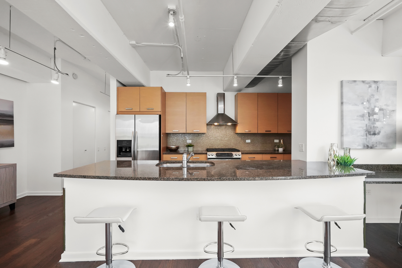 240 E ILLINOIS Street Unit: 307