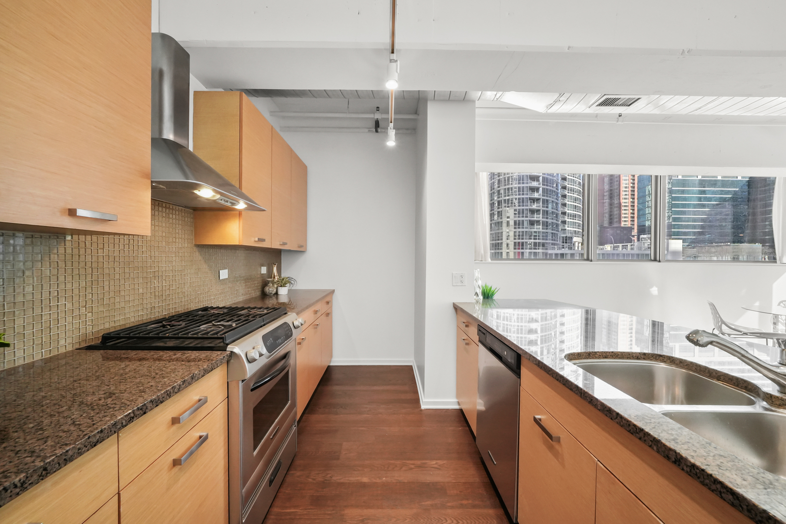 240 E ILLINOIS Street Unit: 307