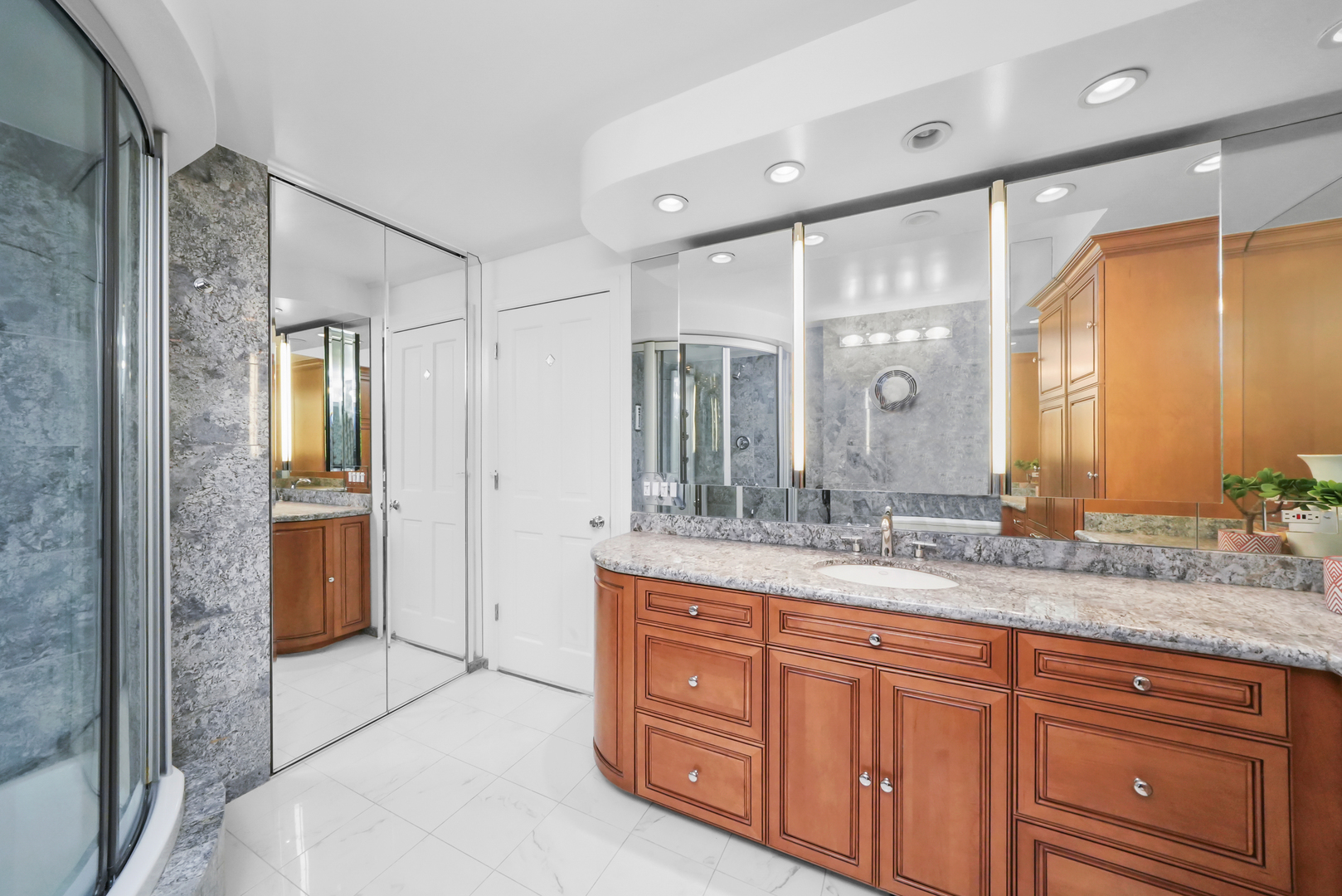 505 N LAKE SHORE Drive Unit: 6304-6305