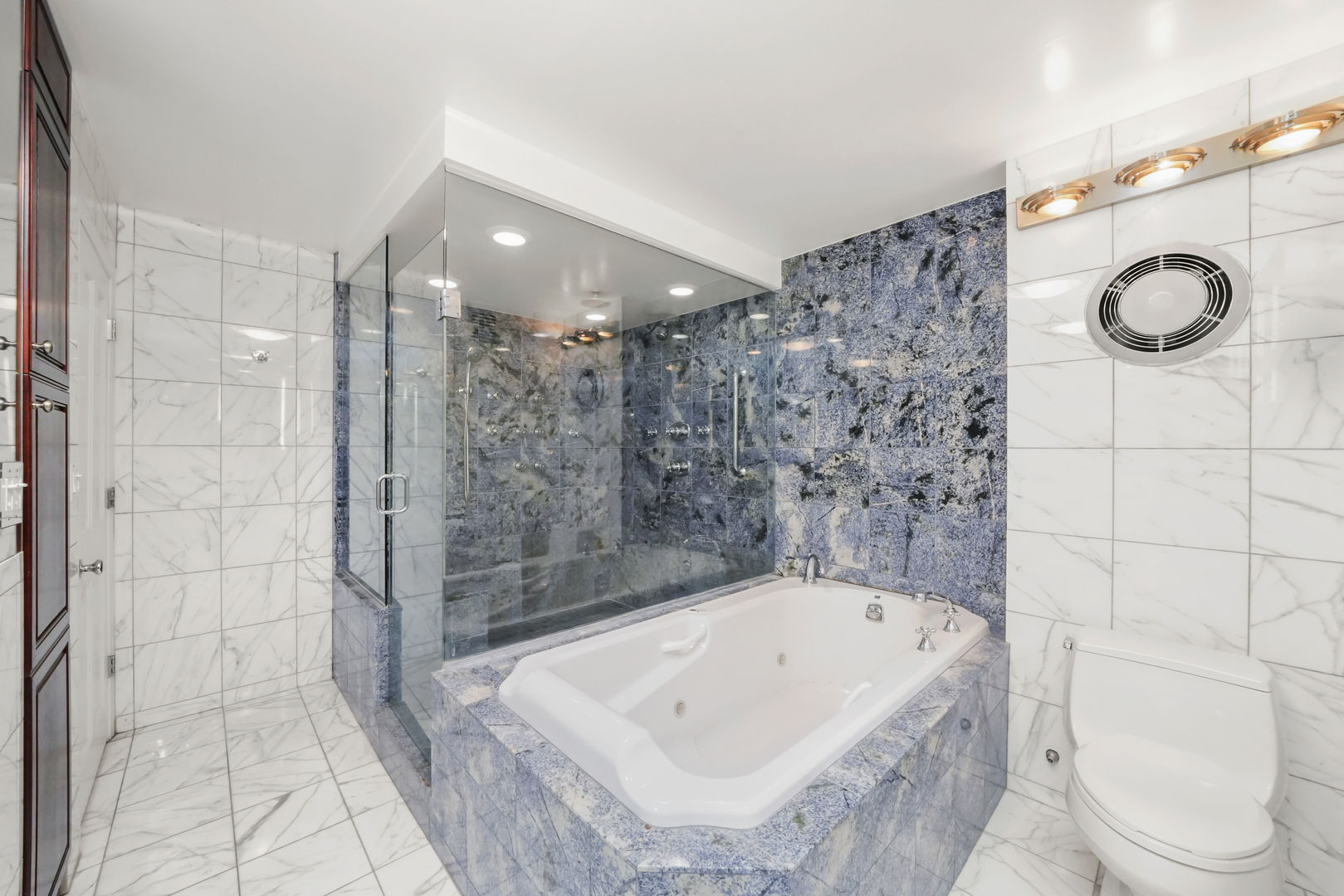 505 N LAKE SHORE Drive Unit: 6304-6305