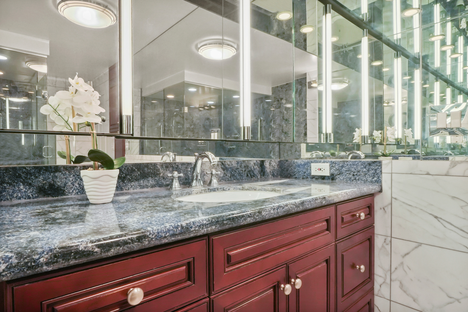 505 N LAKE SHORE Drive Unit: 6304-6305